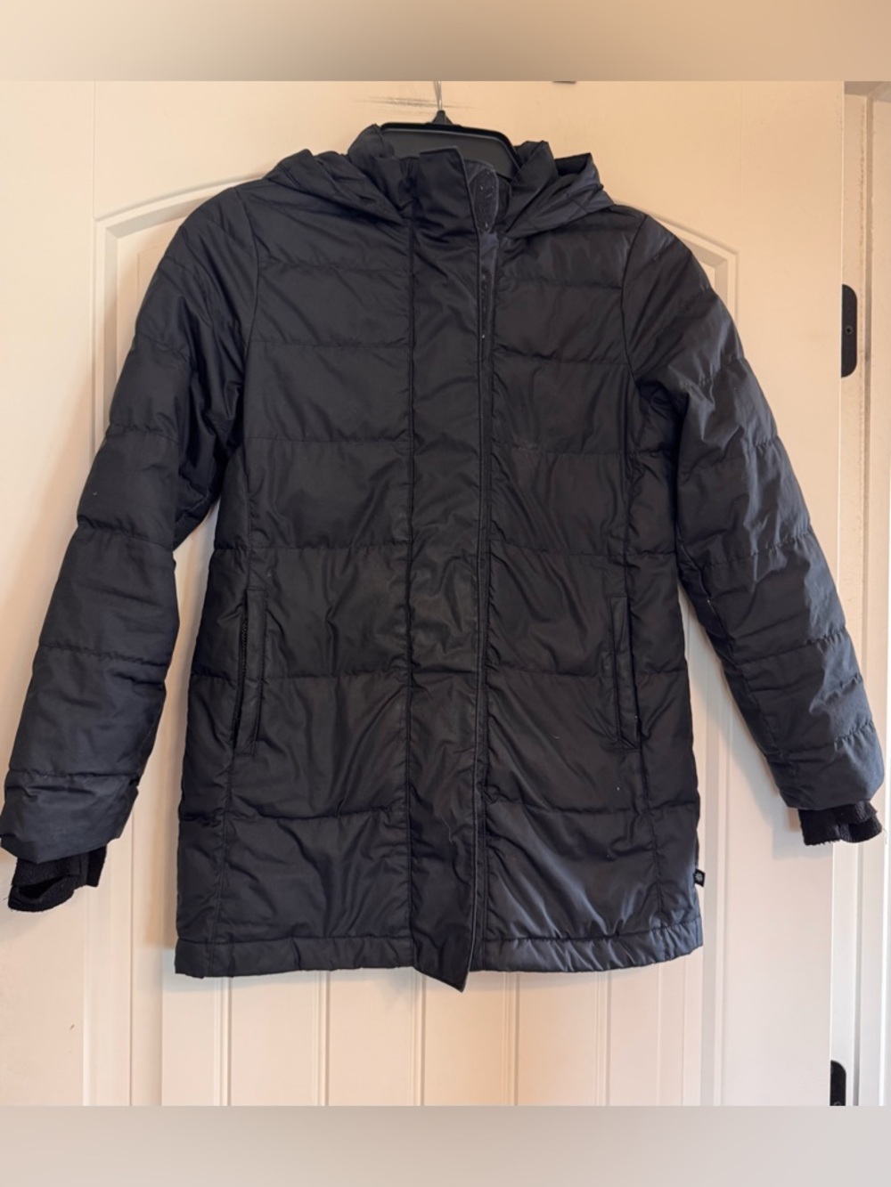 Athleta Girl Down Puffer Jacket Black – Size M (8–10)